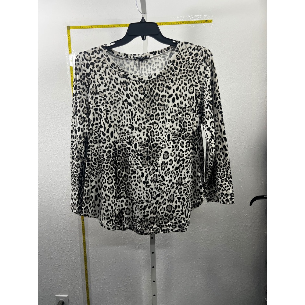 Try This Womens 1X Leopard Animal Print Long Sleeve Scoop Neck Pocket Top Grey
